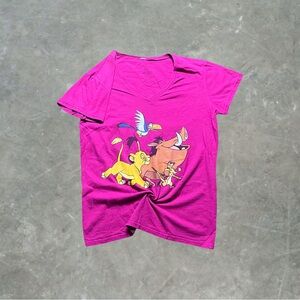 ☀️ Disney The Lion King Graphic V Neck Tee Juniors Size Medium Pink/Magenta